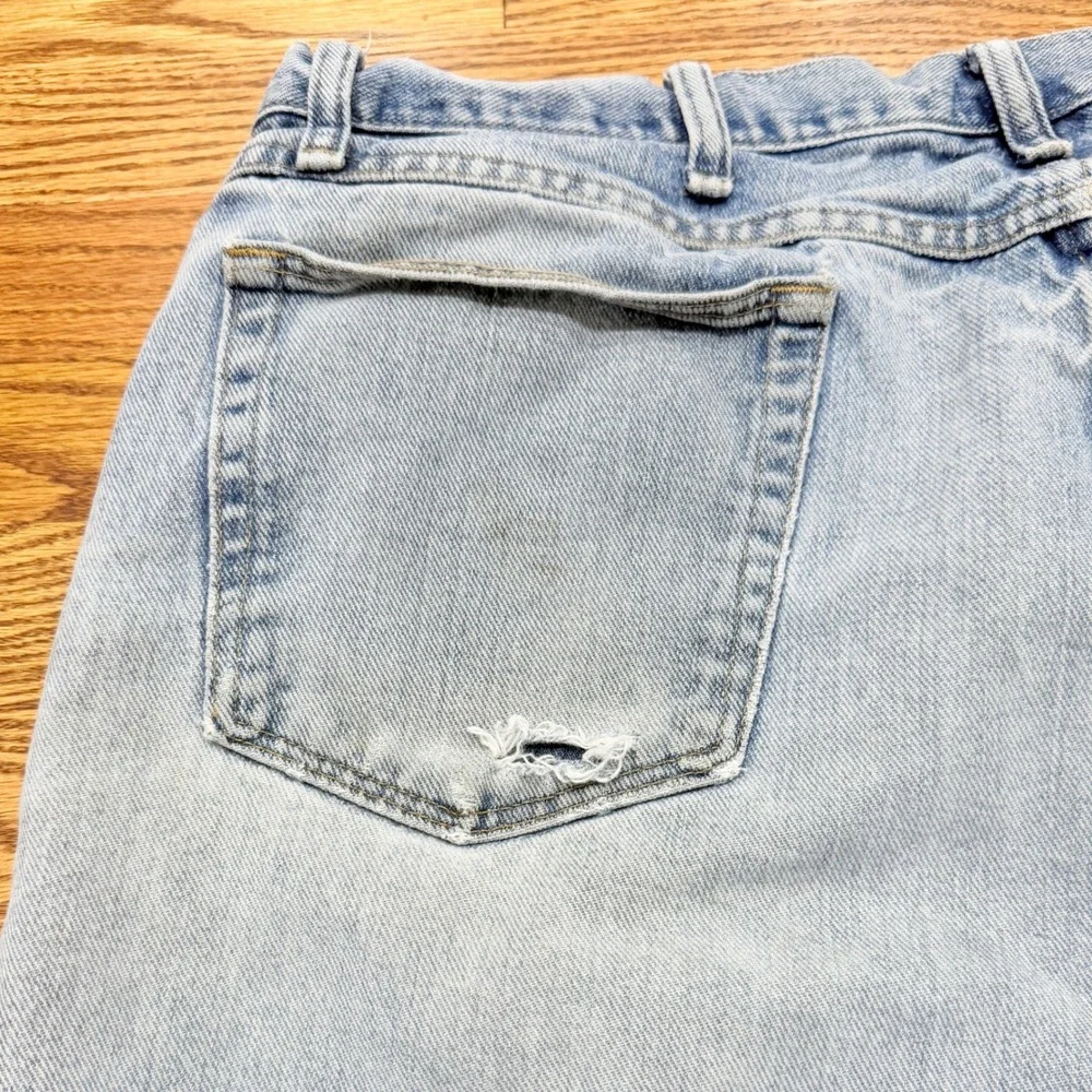 Wrangler Jeans Relaxed Fit Size 40x32 Highly Distressed 9T701VR